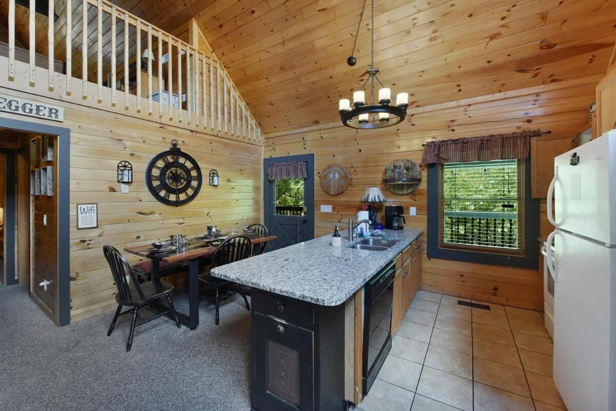 Ryes And Shine Bootlegger'S Cabin! Hot Tub* Pool* Arcade* Billiards *Ev * Pet Friendly Sevierville Esterno foto