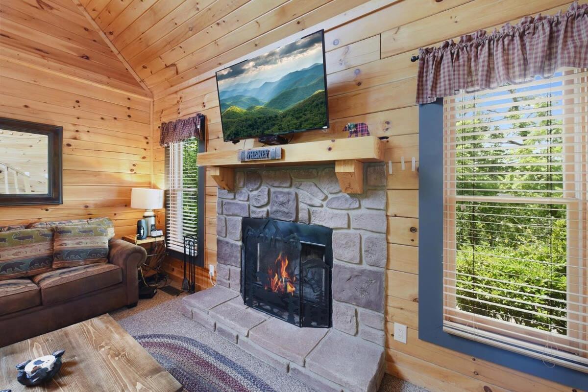 Ryes And Shine Bootlegger'S Cabin! Hot Tub* Pool* Arcade* Billiards *Ev * Pet Friendly Sevierville Esterno foto