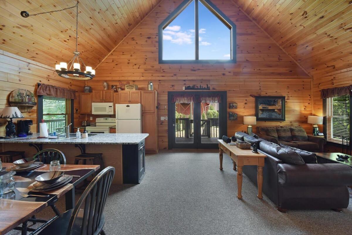Ryes And Shine Bootlegger'S Cabin! Hot Tub* Pool* Arcade* Billiards *Ev * Pet Friendly Sevierville Esterno foto