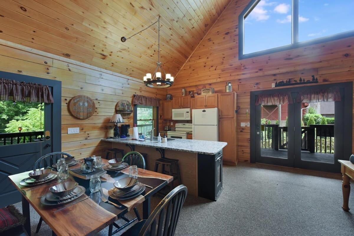 Ryes And Shine Bootlegger'S Cabin! Hot Tub* Pool* Arcade* Billiards *Ev * Pet Friendly Sevierville Esterno foto