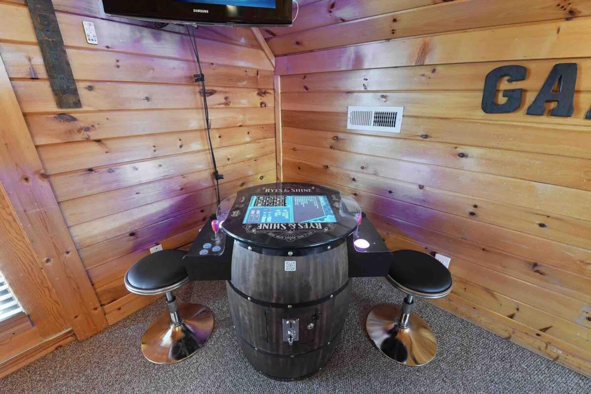 Ryes And Shine Bootlegger'S Cabin! Hot Tub* Pool* Arcade* Billiards *Ev * Pet Friendly Sevierville Esterno foto