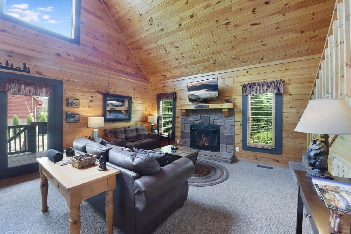 Ryes And Shine Bootlegger'S Cabin! Hot Tub* Pool* Arcade* Billiards *Ev * Pet Friendly Sevierville Esterno foto