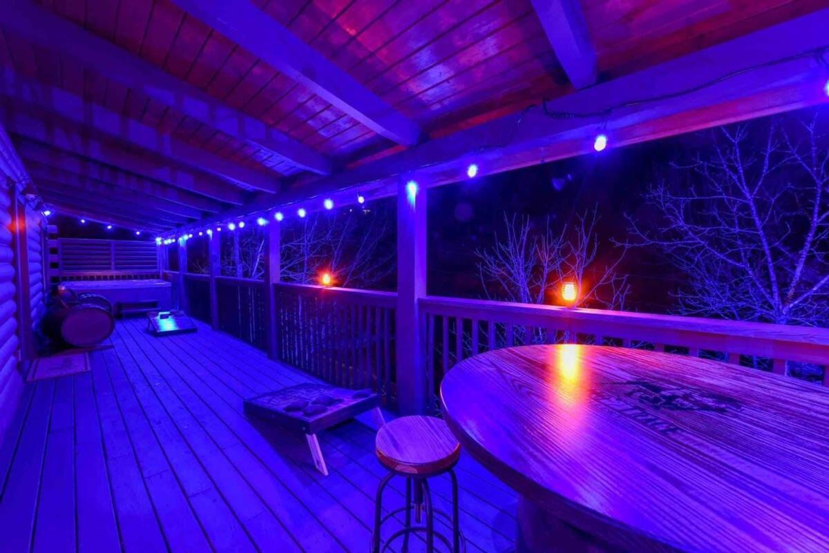 Ryes And Shine Bootlegger'S Cabin! Hot Tub* Pool* Arcade* Billiards *Ev * Pet Friendly Sevierville Esterno foto